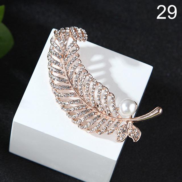 Fashion Jewelry High Quality Gold Color Brooch Pins Crystals Imitation Pearl Flower Brooch Women Wedding Party Accessories