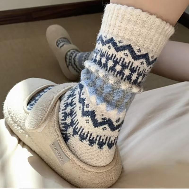 Retro Coffee-colored Socks for Women In Autumn and Winter, Ethnic Style, Thick and Warm Wool and Cotton Socks, Long Socks for Winter