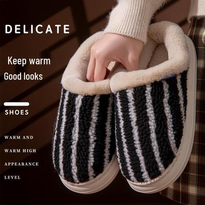 2025 Новые Теплые Нескользящие Хлопковые Тапочки для Мужчин и Женщин - Зимние Домашние Парные Модели с Толстой Подошвой