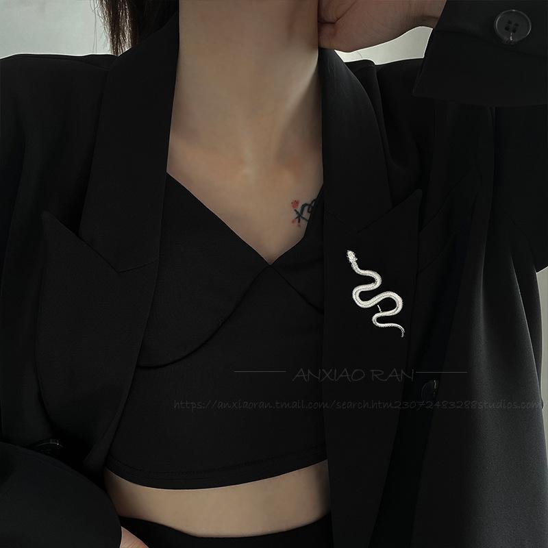 Snake Brooch Femininity Small Design Style Personality Versatile Jacket Accessories Pin Clothing