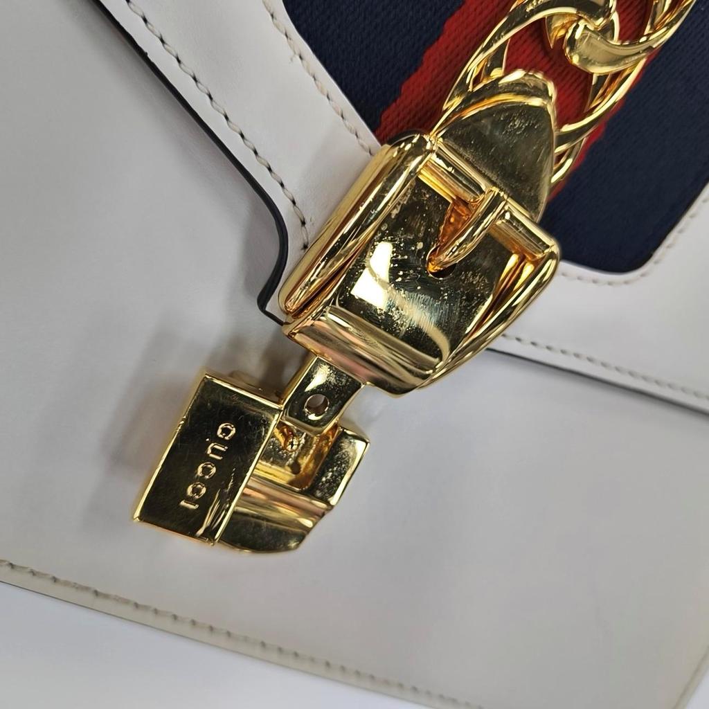 [Pre-Owned] Sylvie Gold Buckle Striped Web Satin Bow Wide Shoulder Strap Leather Handbag - Excellent #I3VJQS