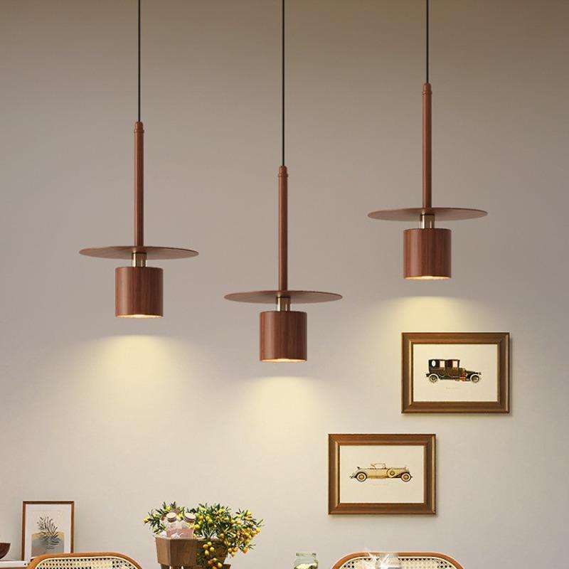 Простая вертикальная маленькая люстра для изголовья кровати