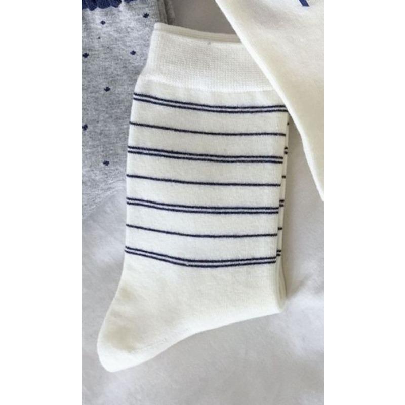 Ladies Autumn Simple Polka Dot Bow Puppy Button Medium Tube Cotton Socks