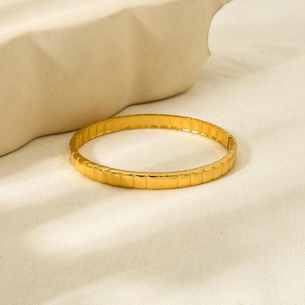 European and American plated 18k gold geometric square bracelet female design sense stainless steel waterproof light luxury jewelry female