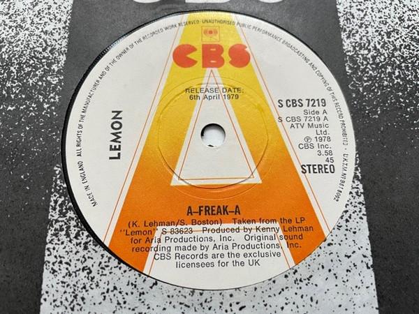 7-дюймовая пластинка LEMON - A-Freak-A SCBS7219PROMO CBS 1979 Великобритания Соул/Фанк Б/У