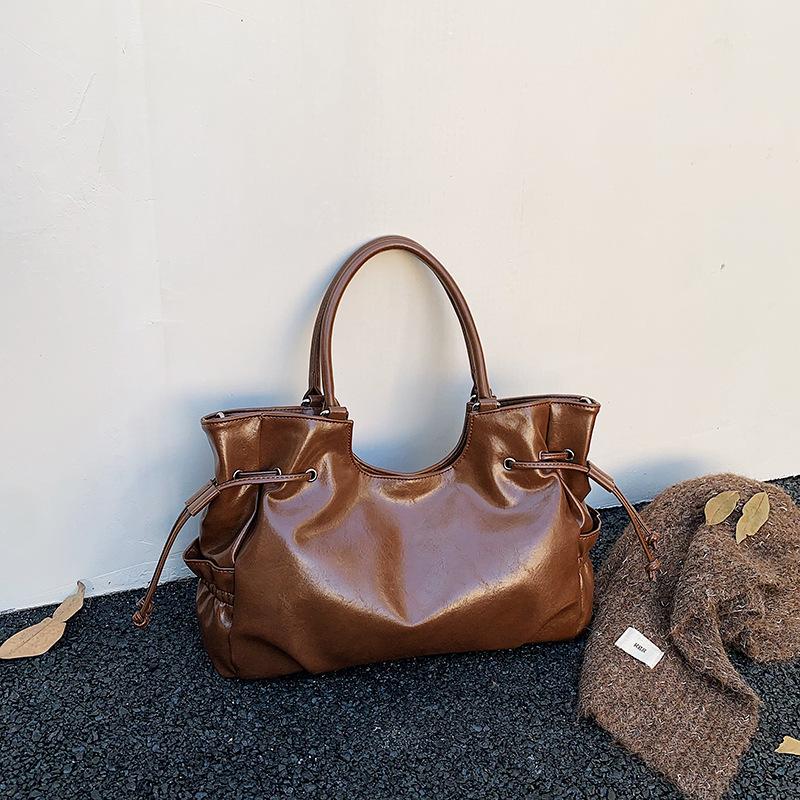 Premium sense niche bag women's autumn and winter 2025 new retro shoulder messenger bag women's portable tote bucket bag