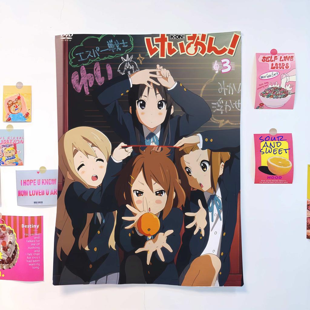 Гобелен KOn Anime Юи Мио Ритсу Муги Манга Принт Настенное панно Идеально для спальни Комнаты в общежитии Декор для фанатов аниме и музыки
