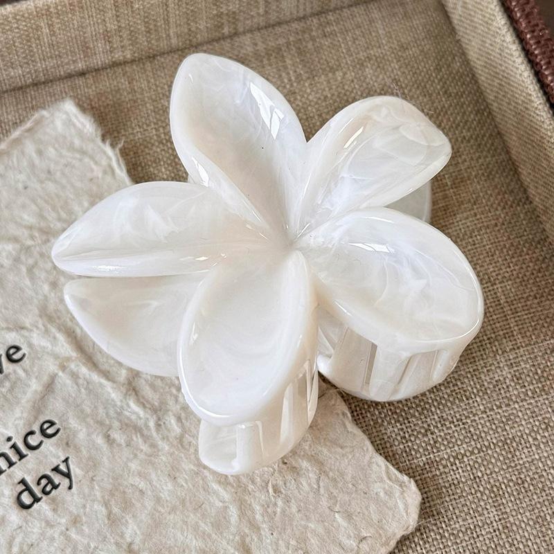 Gradient Frangipani Hair Clip Female Versatile Sweet Resort Fairy Shark Clip Vintage Hair Accessories