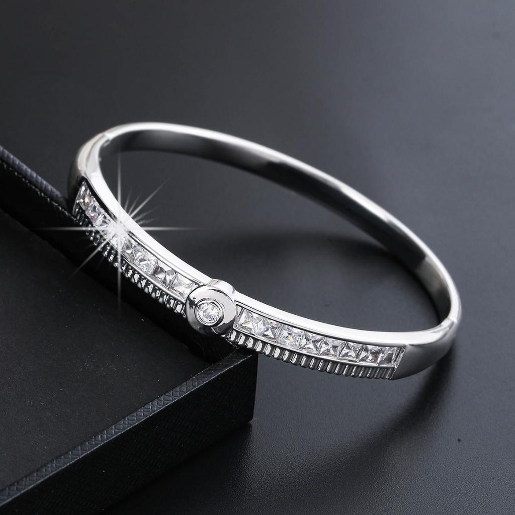 New Affordable Luxury Fashion Simple Design Advanced Retro Style Micro Inlaid Zircon Everyday Joker Leisure Ladies' Bracelet