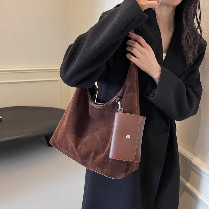 2025 new fashion foreign casual armpit bag European and American retro feeling large capacity matte shoulder women's bag