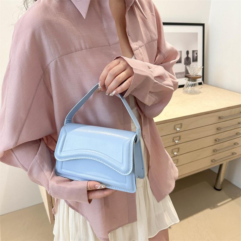 2024 летняя новая женская сумка модная сумка через плечо повседневная сумка косая сумка популярная простая маленькая квадратная сумка женская