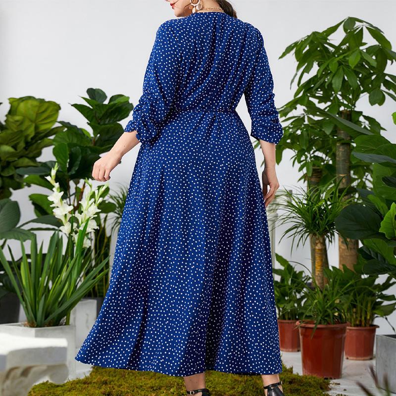 Платье с V-образным вырезом и цветочным узором в горошек на талии. Осеннее платье размера плюс.