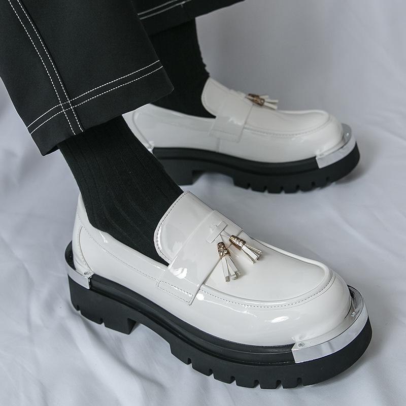 Новые мужские кожаные туфли с толстой подошвой и бахромой, плотно облегающие ногу, лакированные, глянцевые, повседневные лоферы, модная обувь для парикмахера