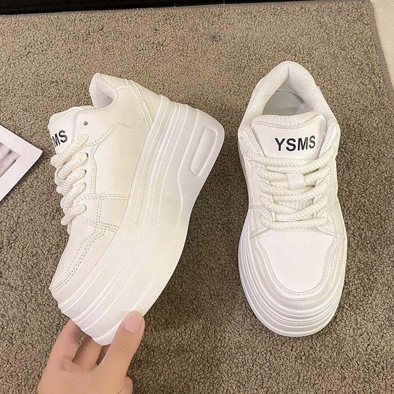 Европейские 2024 осень новые маленькие белые туфли женские платформа модные универсальные маффины повседневные увеличивающие рост круглый носок одинарные туфли кеды