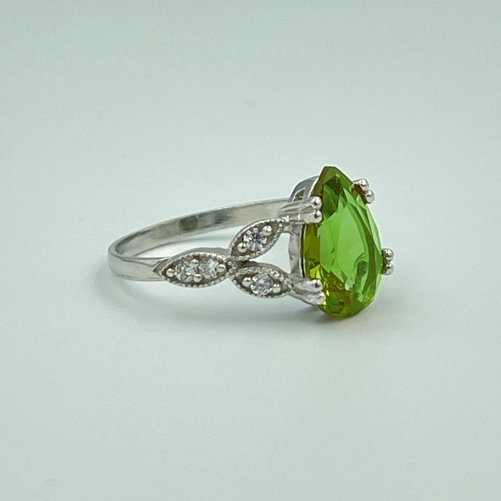 Кольцо с изменяющимся цветом зултанита, серебряное кольцо с драгоценным камнем из зултанита в виде капли, цвет камня меняется с изменением дневного света.