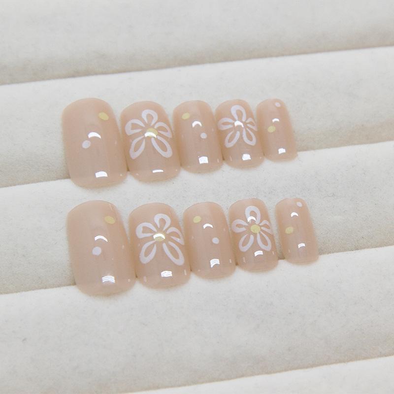 Wearing nail pieces Flower removable short square nail pieces Simple nail patch Sweet fake nail pieces 24 pieces