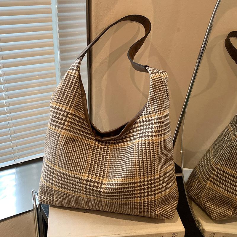 Модная клетчатая сумка для женщин с большой вместимостью, осень и зима, новая корейская версия, контрастная универсальная сумка через плечо
