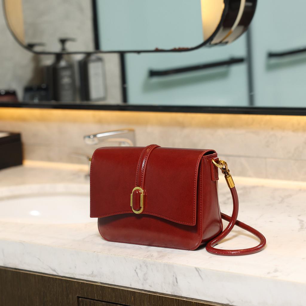 High-quality niche design bag 2025 new women's bag popular versatile crossbody bag single shoulder underarm small square bag