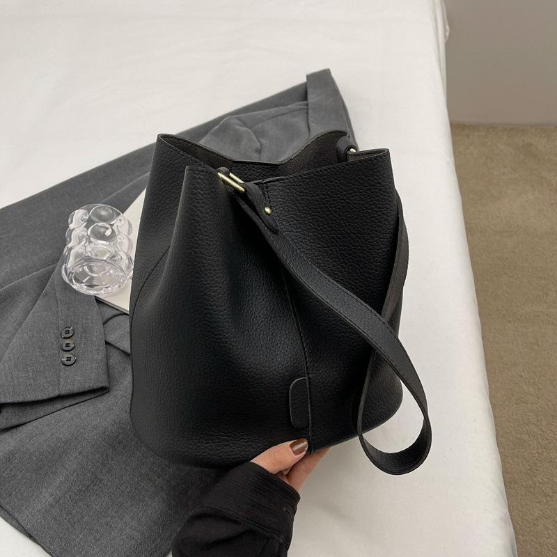 New Bucket Bag Women's Soft Pitot Bag Large Capacity Versatile Commuter Shoulder Bag