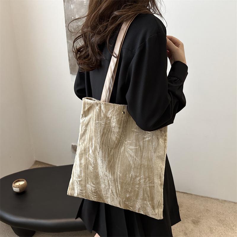 New Trendy and Fashionable Commuting Shoulder Bag New Chinese Style Large Capacity Bag Women's Casual Commuting Toy Bag