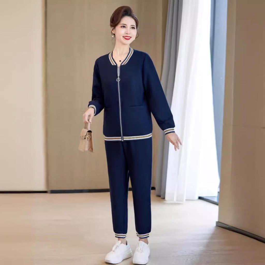 Весенние спортивные костюмы 2024: Модные куртки и костюмы-двойки для женщин среднего возраста