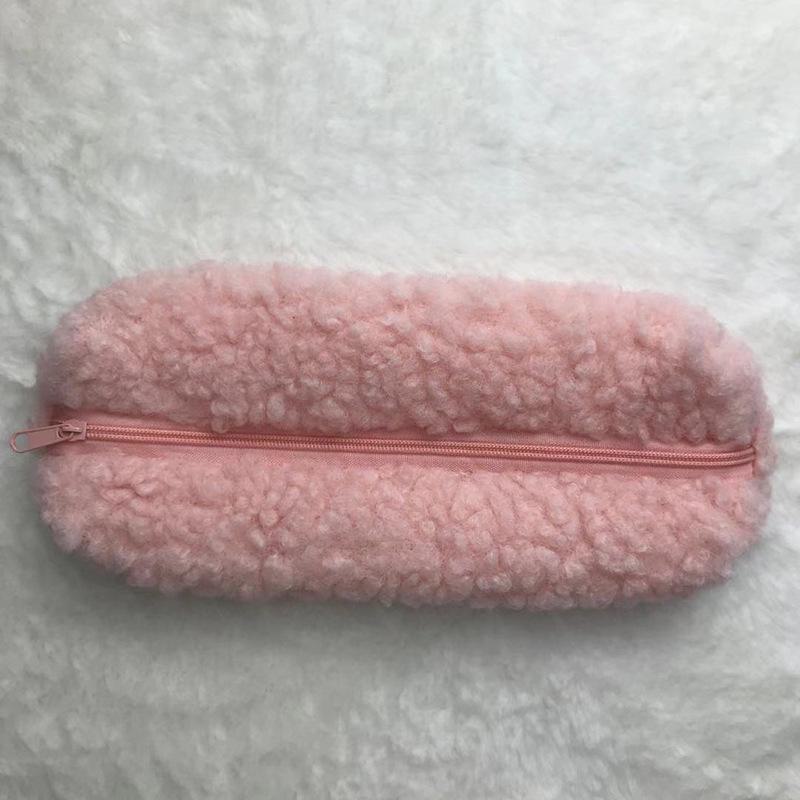 Пенал из плюша «Ягненок»: Милый и вместительный органайзер для канцелярских принадлежностей в японском стиле для девочек младшей и средней школы.