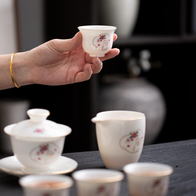 The company's annual meeting opens with gifts, Dehua suet jade porcelain tea set, and a complete set of boutique gift boxes will be sent to customers.