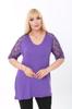 Женская блузка большого размера. Фиолетовая блузка с кружевными деталями и v-образным вырезом.