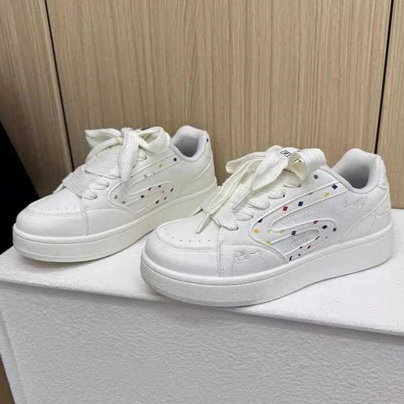 Оригинальные туфли-хлеб женские ins тренд 2025 весна и осень новые маленькие белые туфли студенческие универсальные повседневные спортивные кеды