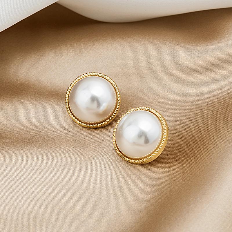 Элегантные серьги с барочным жемчугом: Универсальная игла из серебра 925 пробы с французским золотым ободком