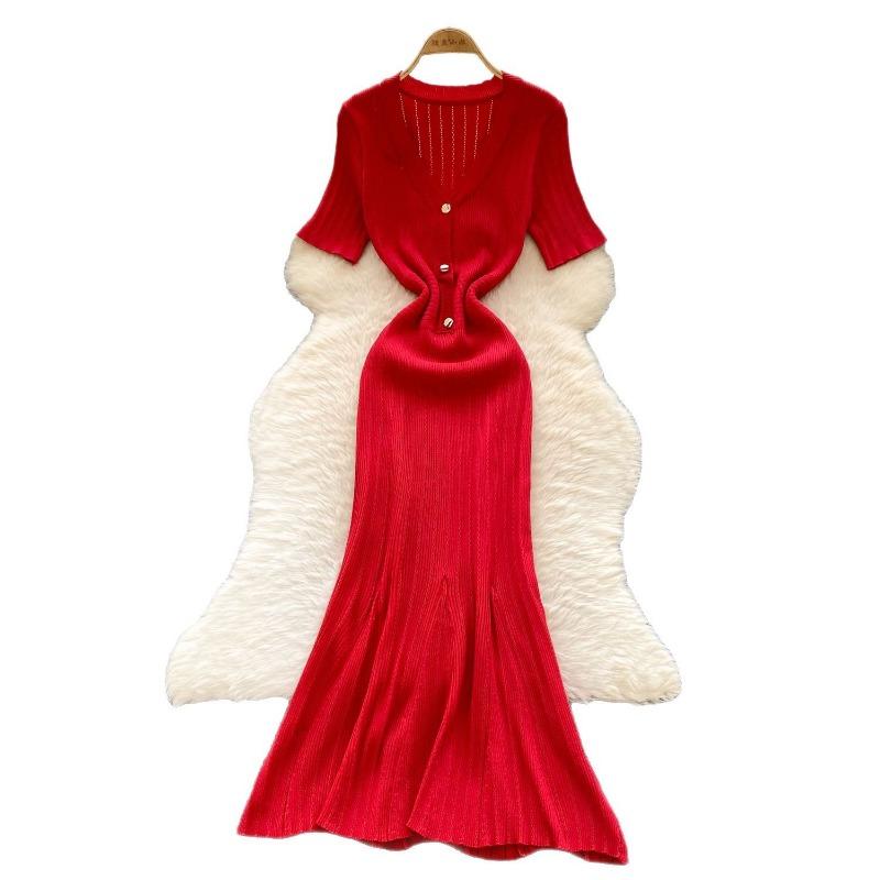 High-end Knitted Dress for Women's Wear In Summer Featuring A Slimming and Elegant Design