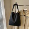 Большая вместительная сумка женская новая осенне-зимняя мода 2024 года, широкополосная простая повседневная сумка-ведро, корейская версия, сумка-мессенджер через плечо