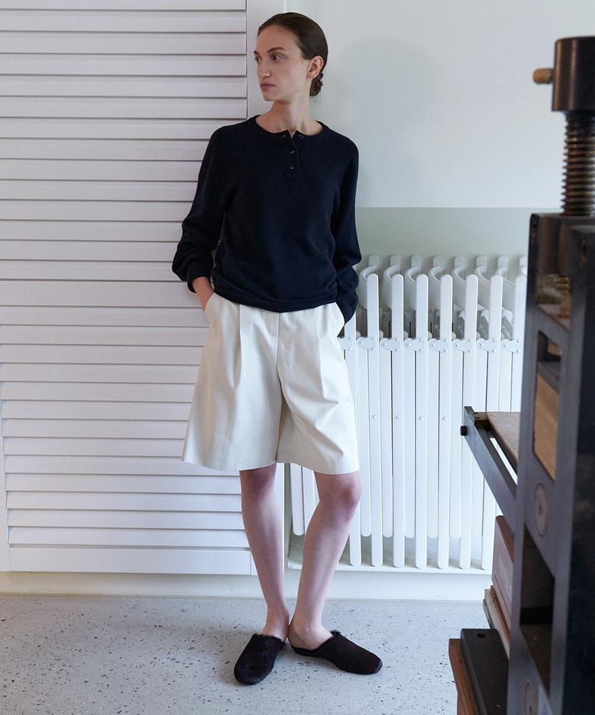 STEP AROUND Front Tuck Bermuda Cotton Pants_Cream