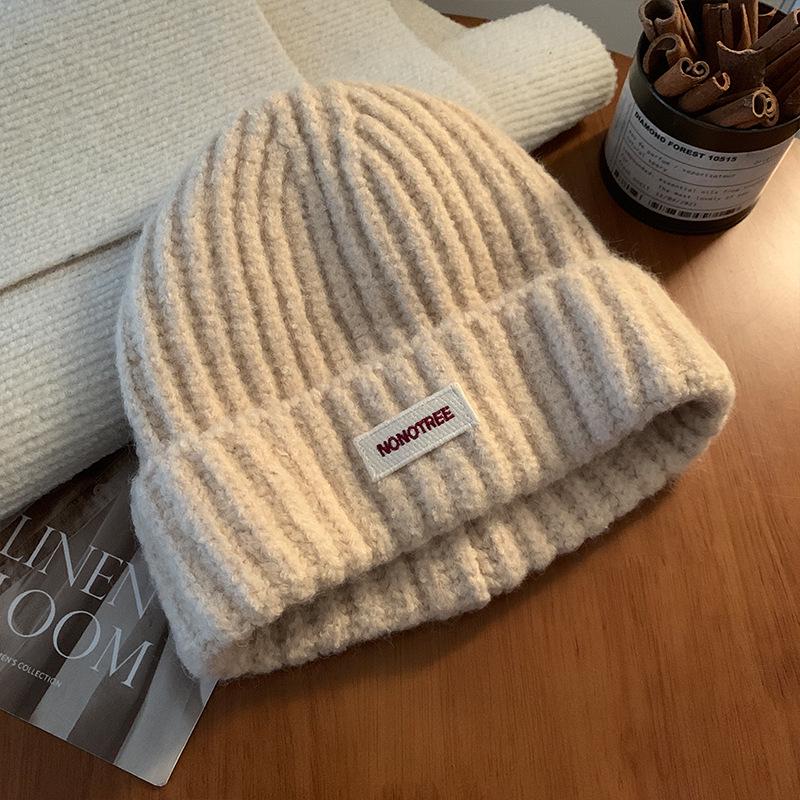 Женская вязаная шерстяная шапка синего цвета на осень/зиму 2024 года — свободный крой, утягивающий дизайн, теплая защита ушей