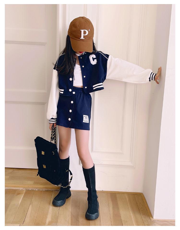 Корейская мода для девочек весна-осень 2024: Комплект из двух предметов: бейсбольная куртка и юбка на пуговицах