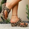 Новые летние женские модные леопардовые сандалии на танкетке, удобная толстая подошва, пляжный стиль, леопардовая обувь