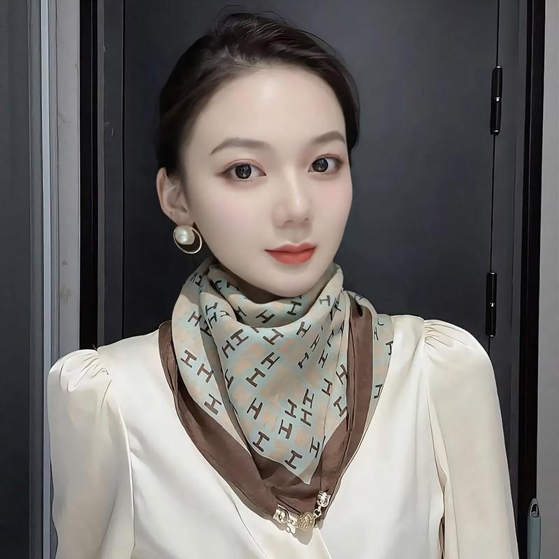 Cotton Linen Square Scarf With Magnetic Clasp Women Lightweight Winter Neck Warmer Fashionable Triangle Wrap