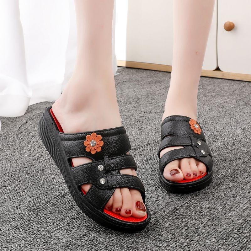 Fashion Women's Slippers and Ladies Sandals Outside Medium Heel Slides On Beach Shoes Wholesale Korea Style Pvc New H Sandal Promotion