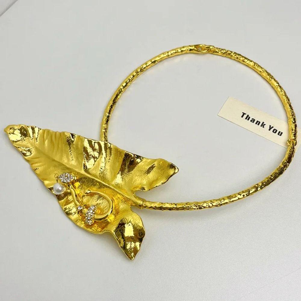 Light Luxury Banana Leaf Necklace Exaggerated Leaf Choker Unique Collarbone Chain  Girl