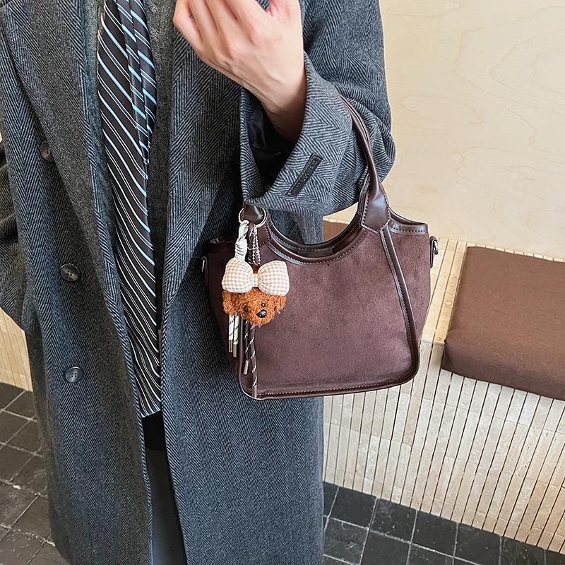 Премиальная нишевая сумка с чувством, женская осенне-зимняя 2025, новая матовая ретро сумка через плечо, популярная портативная сумка-ведро