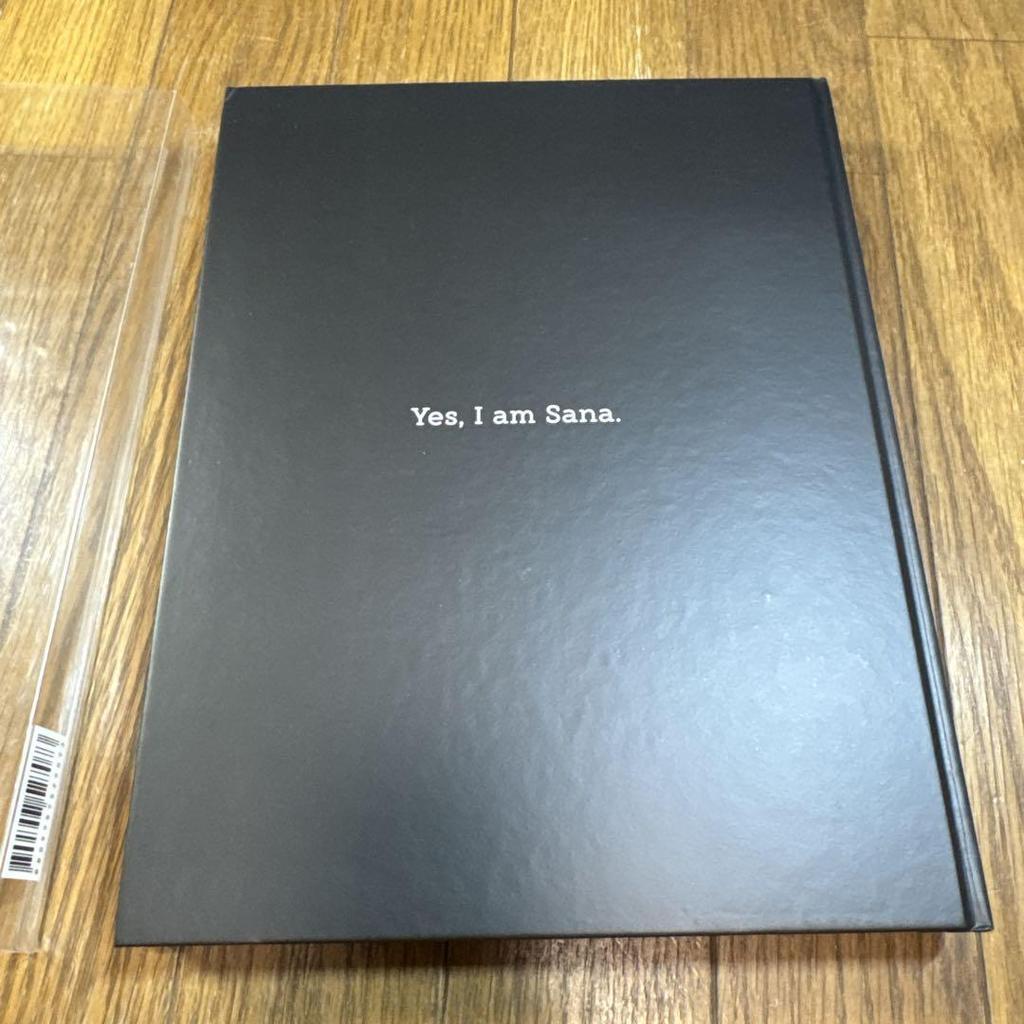[Б/У] TWICE SANA Сана Делюкс Фотобук "Yes, I am Sana" с Торговой Картой