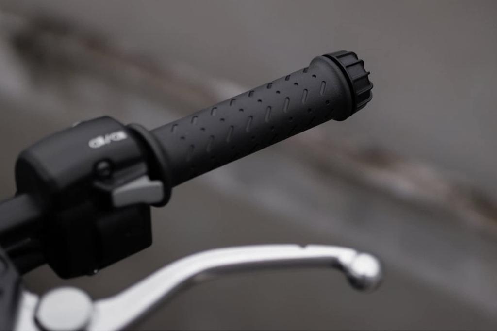 Motone Bar End GEMINI Black T100/T120 SpeedTwin900 Scrambler900 MMU535