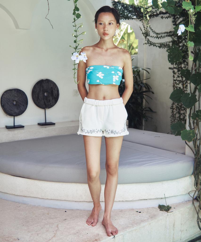CENTAUR.KR Flower Needlework Hotfix Shorts_Ivory