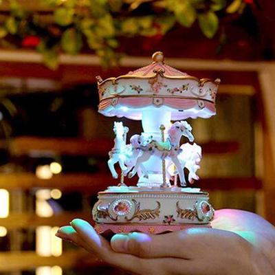 Ретро Романтическая Детская Роскошная Карусель Заводной Механизм Поворотный Светодиодный Светильник Подарки на День Святого Валентина Ручная Работа Домашняя Музыкальная Шкатулка На День Рождения