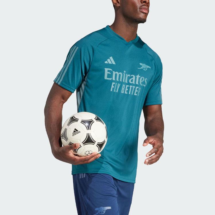 Adidas Тренировочный трикотаж Arsenal Tiro 23, сшитый буквенный принт, с коротким рукавом, мужские футбольные топы насыщенно-зеленого цвета HZ2206