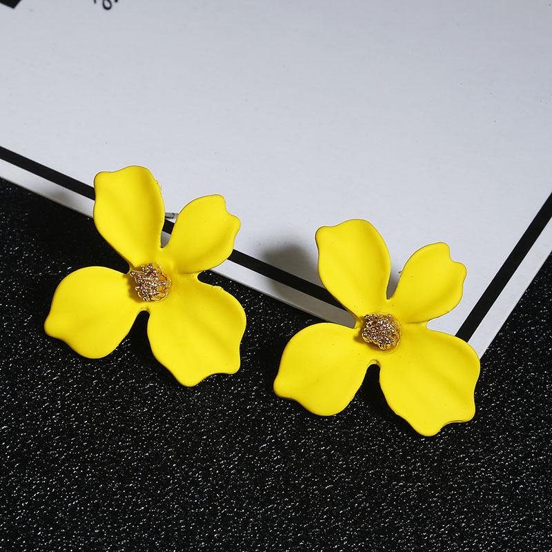 Korean Cute Small Flower Stud Earrings For Women Fresh and Sweet Statement Earring Girl Fashion Jewelry Gift