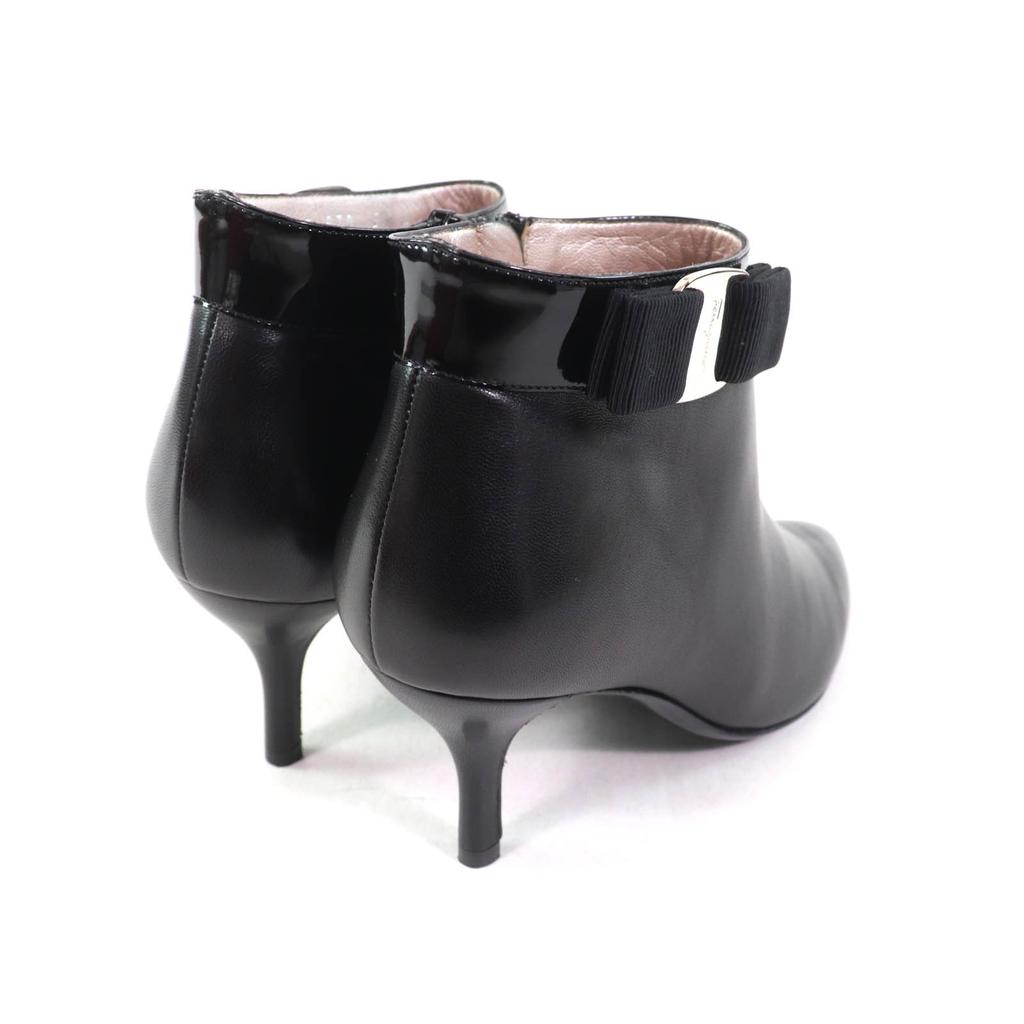 Отличные ботильоны Salvatore Ferragamo Лакированная кожа с лентой Vara и 5 Б/У
