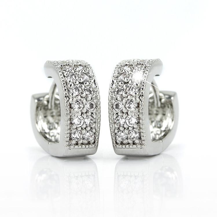 2026 high-end fashion Korean version women's round micro-inlaid zircon ear buckle versatile earrings silver design ear jewelry