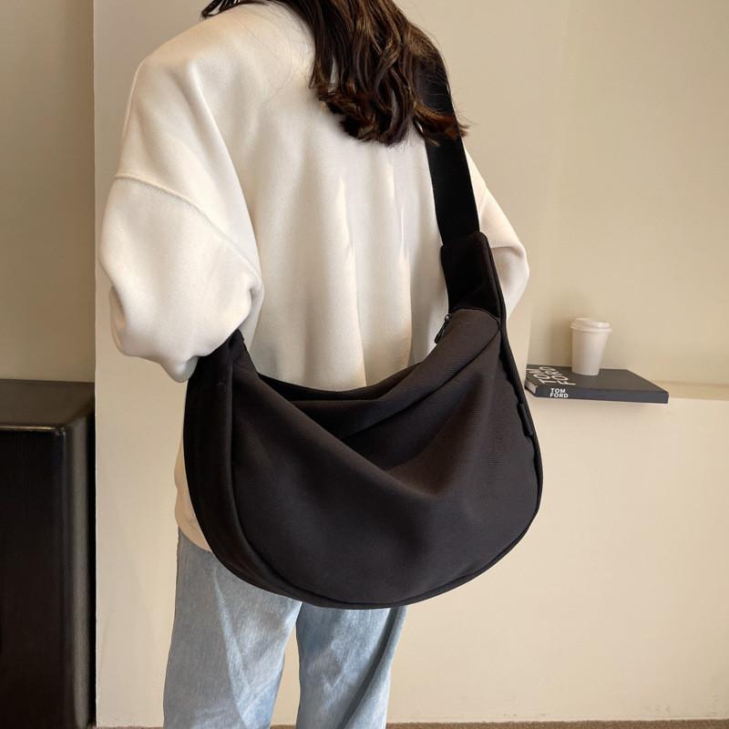 Large Capacity Canvas Dumpling Bag With Minimalist Urban Style