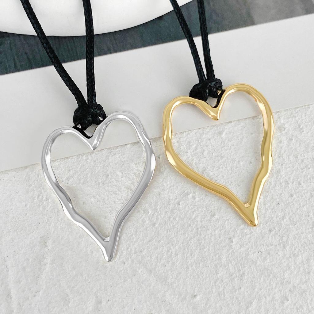 European-American Geometric Irregular Heart Hollow Pendant Oval Wax Rope Necklace